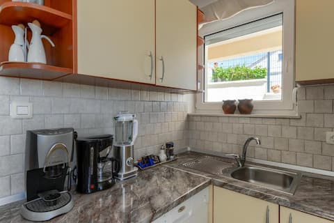 Successful Airbnb property: Haus Lilli mit Pool Studio Apartment in Poljica Brig