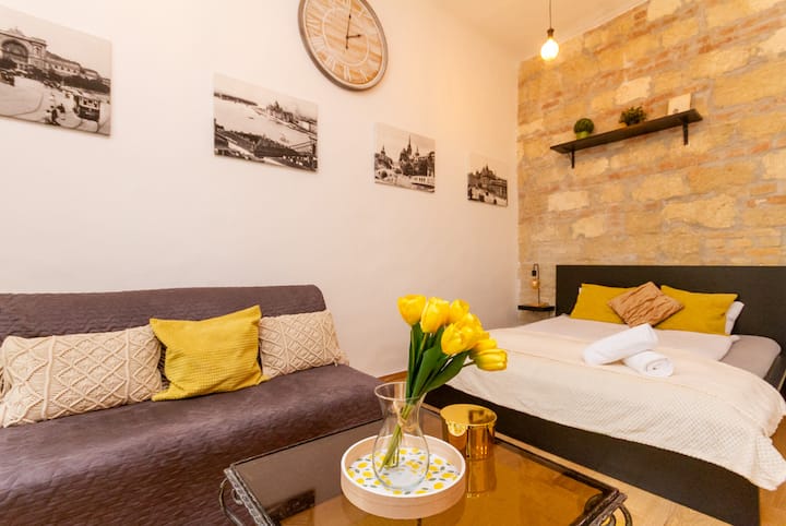 Bright Side Stay/ W Ac By Nw - Budapest