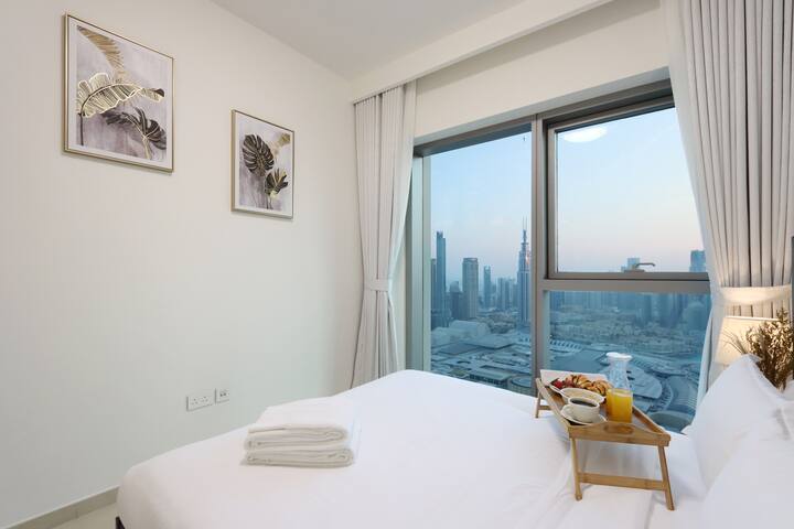 Zobuďte sa s nádherným výhľadom na panorámu mesta z okna pri posteli.