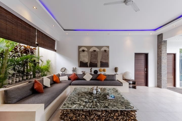Best For Groups! 4br Premium Pool Villa Seminyak - Bali