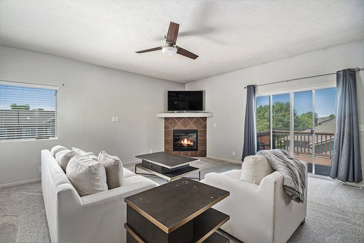 West Omaha Townhouse - Gretna, NE