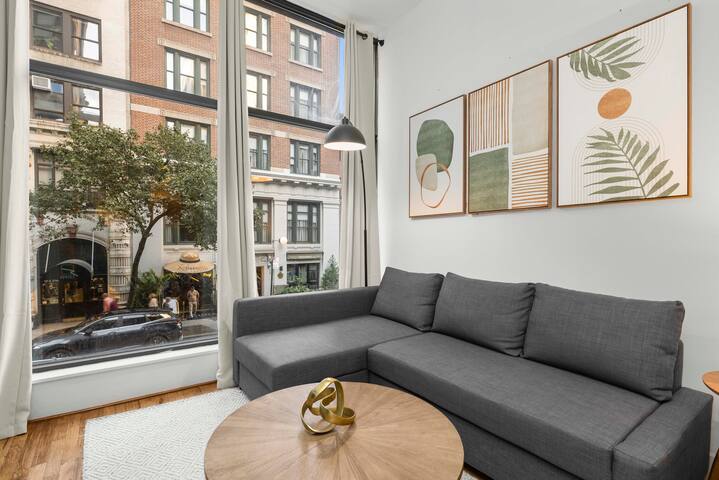 Stylish Manhattan Escape in Prime Spot gallery image 4