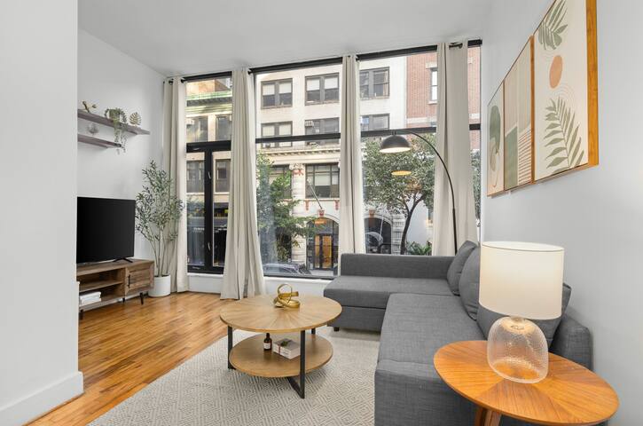 Stylish Manhattan Escape in Prime Spot gallery image 2