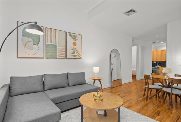 Stylish Manhattan Escape in Prime Spot gallery image 5