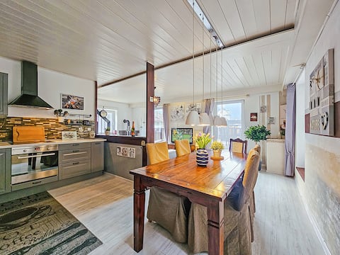 Kehlsteinblick – Vacation home by the river with fireplace