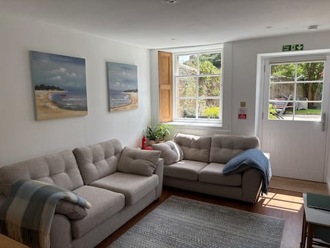 Popular Airbnb listing: Boutique garden apartment in Southside & Newington