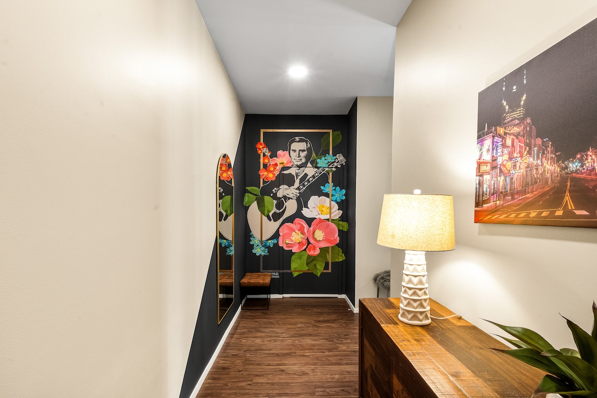 קיר תמונות יפה וראוי למדיה חברתית בכניסה