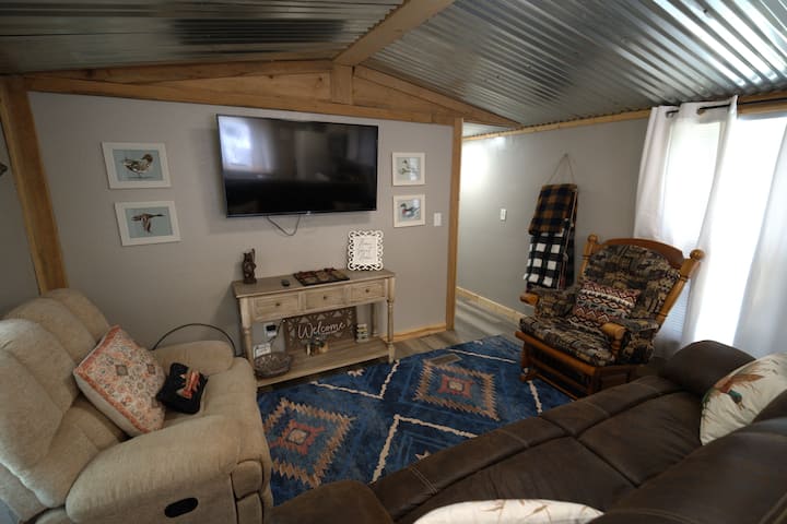 Cozy, Serene Cabin Sleeps 5 - Lake Wappapello State Park, Williamsville