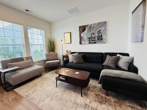 Successful Airbnb property: Charleston Cottage - Resort Village with Pool in Hanahan