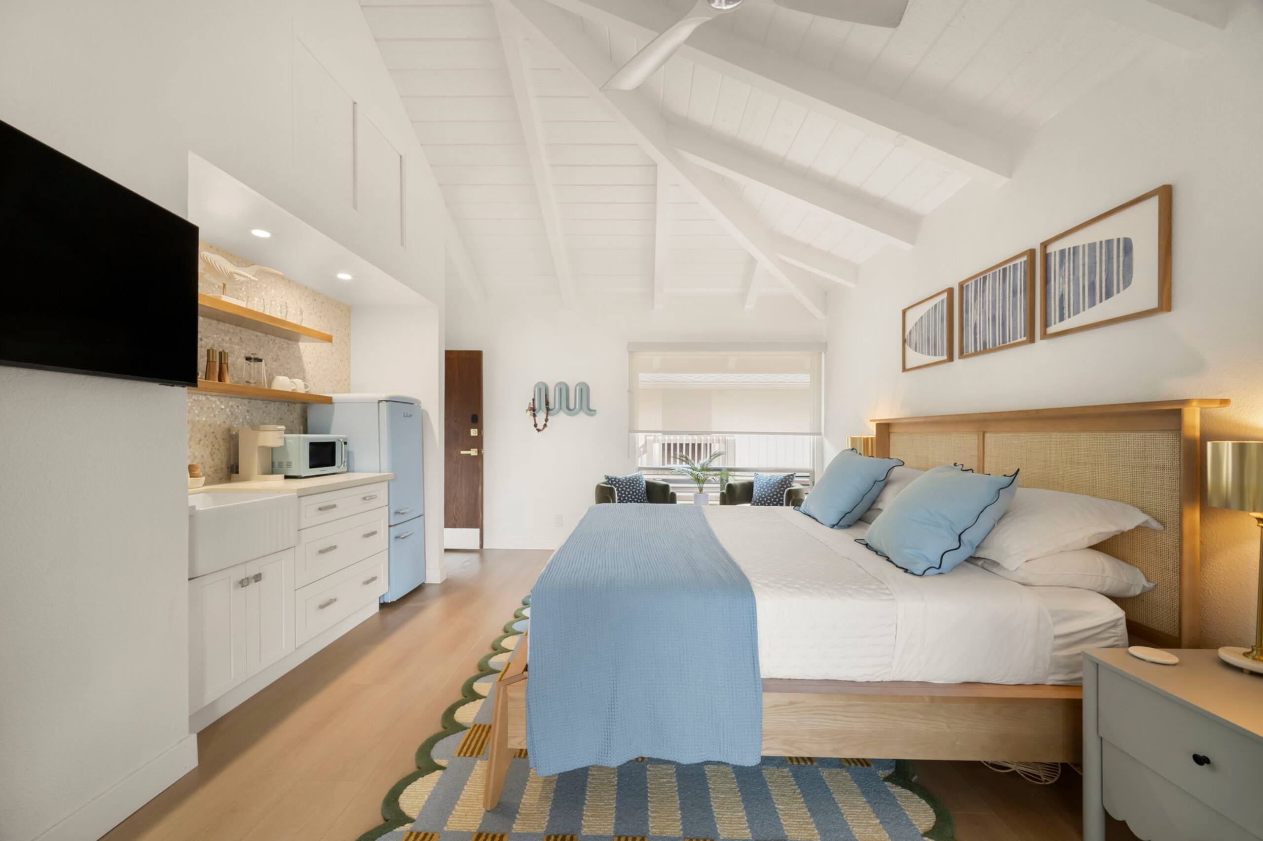 Designer Island Studio | AC + Private Patio - Image 14
