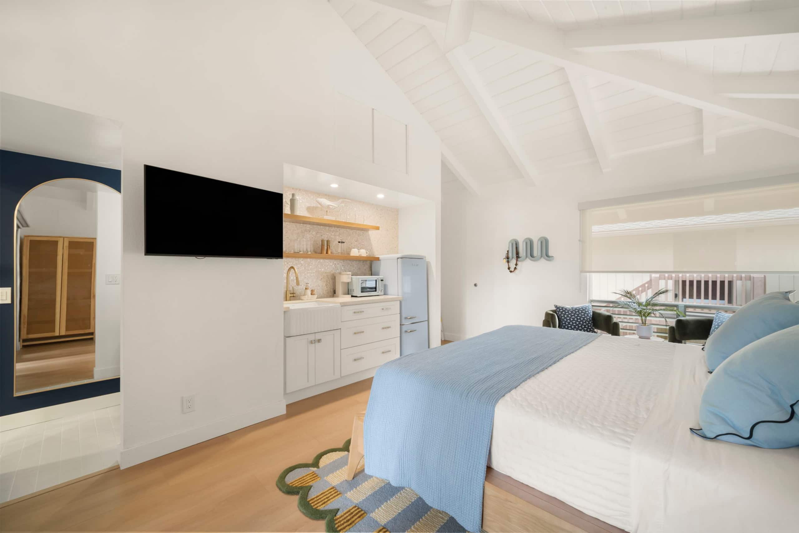 Designer Island Studio | AC + Private Patio - Image 7