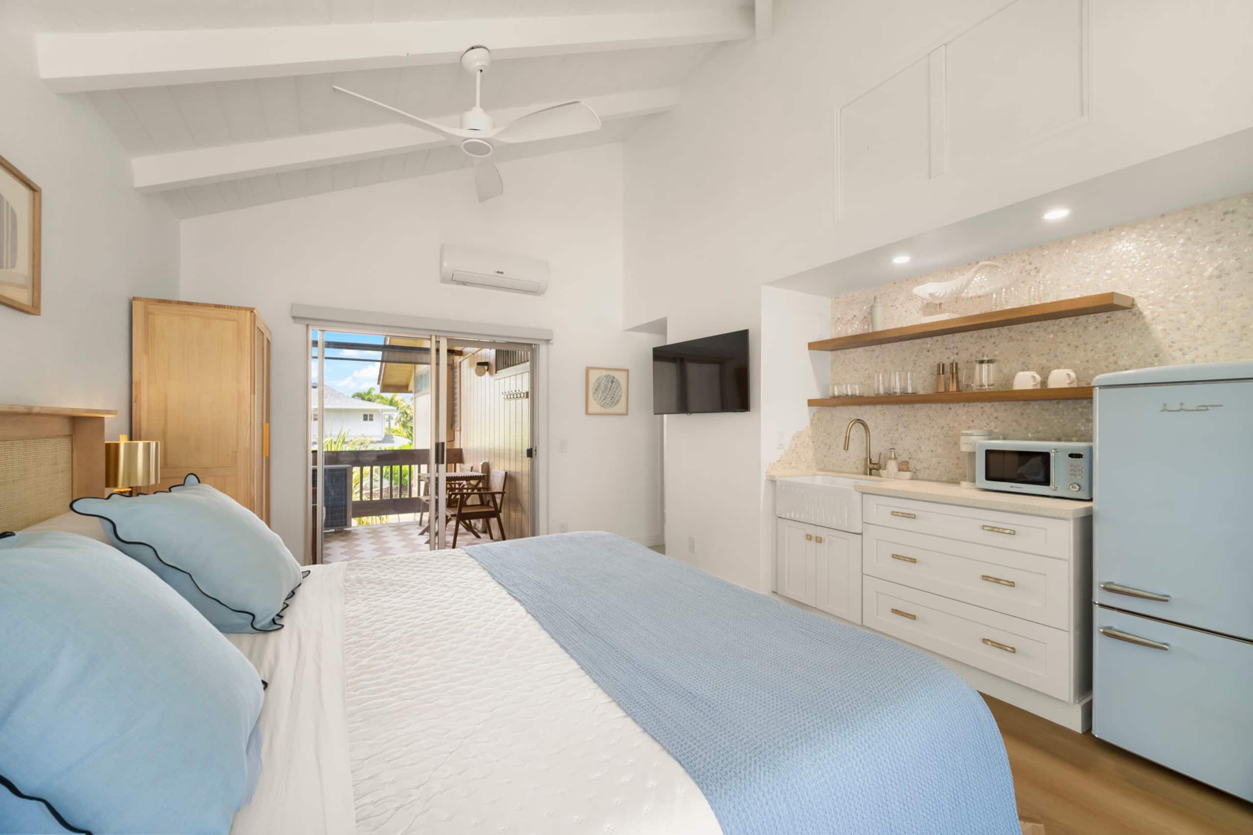 Designer Island Studio | AC + Private Patio - Image 5