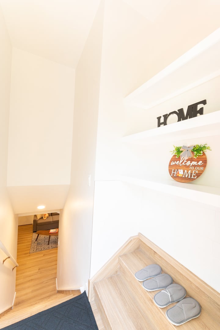 2 Bedroom Suite | Elegant & Cozy Guest Suite - Calgary