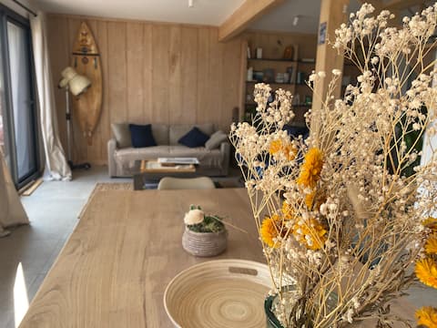 Top performing Airbnb: House overlooking the sea in Plouhinec