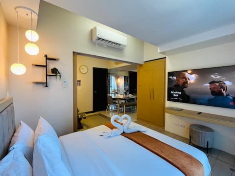 Uptown BGC - 3BR Tranquil Japandi Home w/ Kitchen