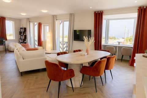 La Commanderie, Jacuzzi and Sea View Terrace