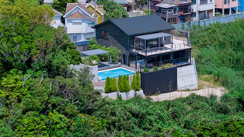 Minamayazama Akiya / 15 min from Yokosuka Interchange / Ocean view / Private pool and jacuzzi / BBQ 