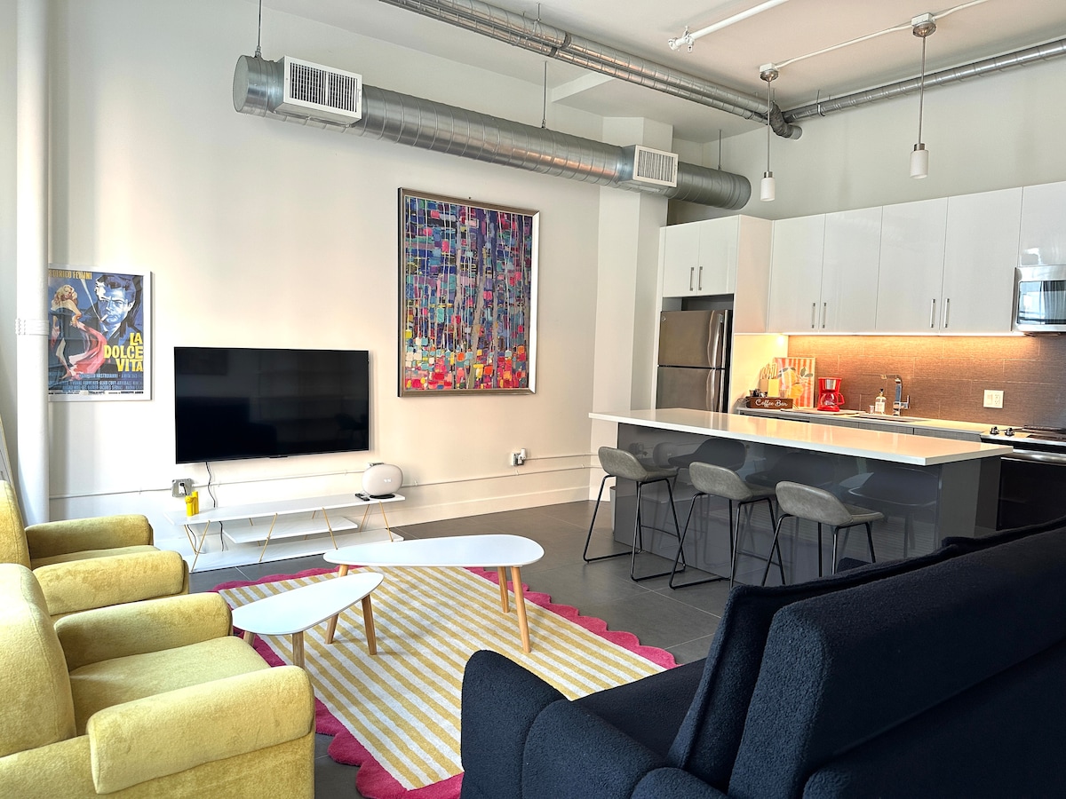Top performing Airbnb: Downtown 1BR Condo with 5G Wi-Fi & Parking! in Downtown
