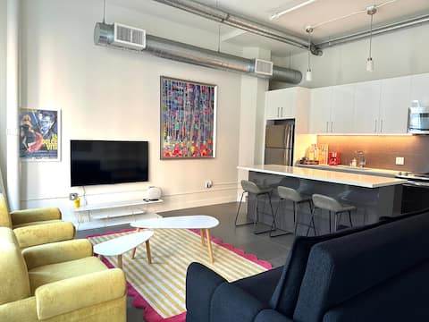 Top performing Airbnb: Downtown 1BR Condo with 5G Wi-Fi & Parking! in Downtown