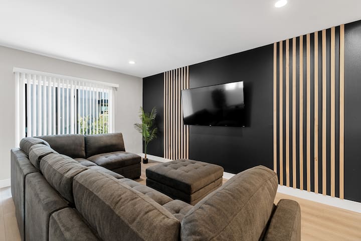 Pleasant Hollywood Home near Walk of Fame!