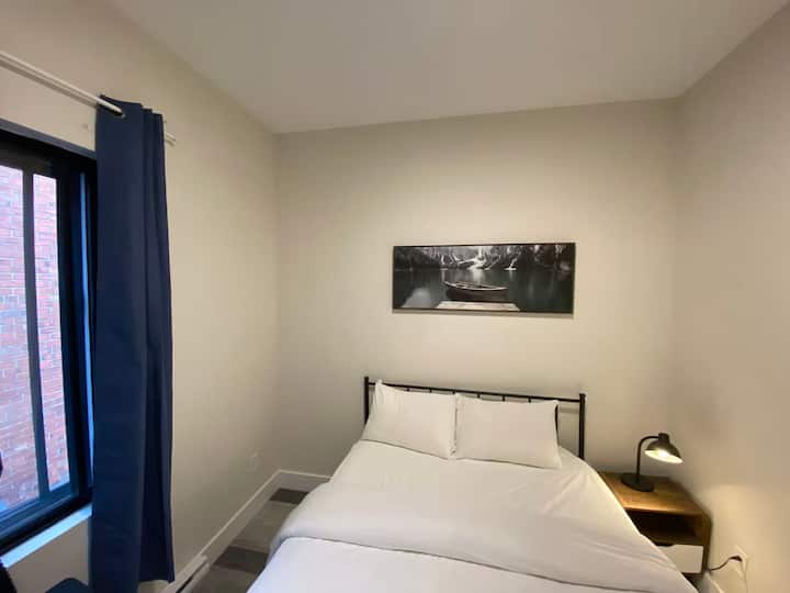 Cozy satys near Metro Montreal central location 405 - 2