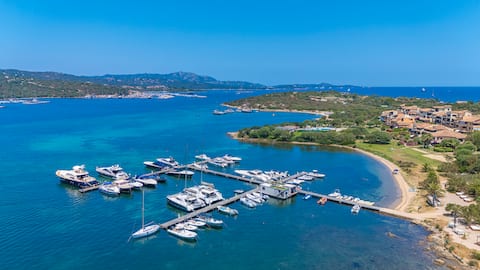 Exclusive Houseboat on a Private Beach