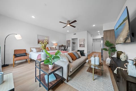 Popular Airbnb listing: Balboa Park Gem • King Bed • City & Ocean Views in Uptown