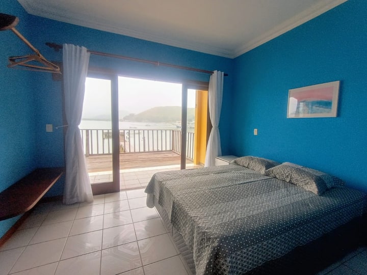 Апартман 5 со многу простор и прекрасен балкон со поглед кон морето