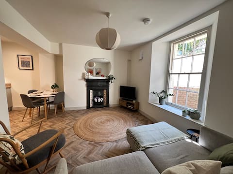 Top Airbnb: Garden Flat in Bristol with parking in Long Ashton
