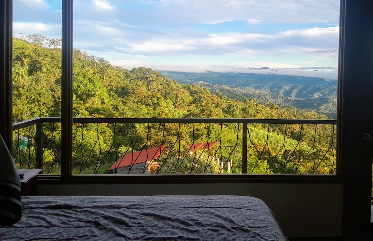 נוף מדהים לזריחה מהחדר שלנו