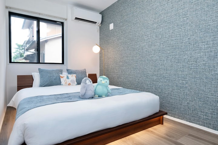 Groot queensize bed.Het is ook mogelijk om met je kind te slapen (^ ^)