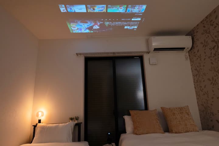 De projector kan ook op het plafond projecteren!Je kunt ervan genieten terwijl je met je kind slaapt (^ ^)/