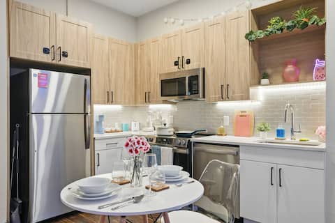 Popular Airbnb listing: 6min to Domain | 12min DT | Studio- Pool & Parking in North Burnet
