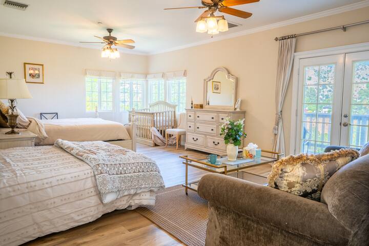 Sky‑High Monrovia Retreat! | 180° LA Views + Pool gallery image 5