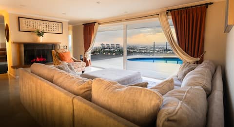 Top Airbnb: Sky‑High Monrovia Retreat! | 180° LA Views + Pool in Monrovia