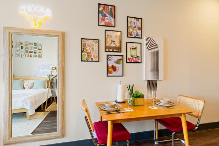 6min To Domain | 12min Dt | Balcony + Free Parking - Austin, TX