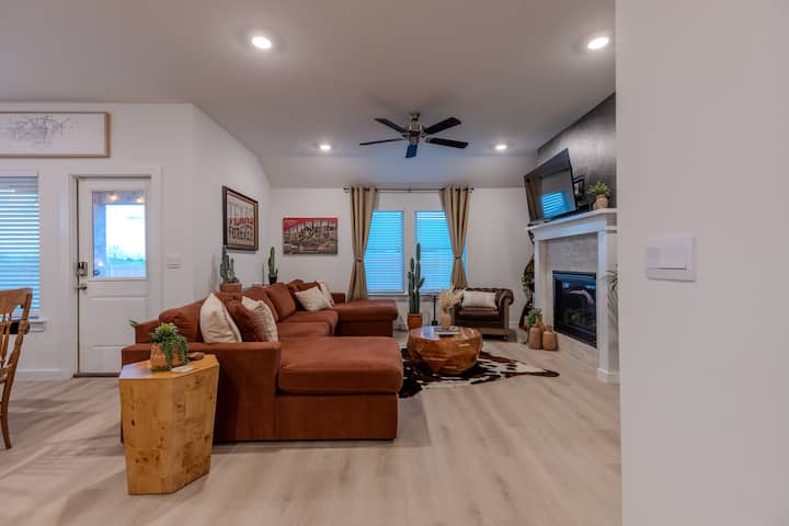 Hub 806 Hideout | Themed 4-bed Home, Near Ttu - Lubbock, TX