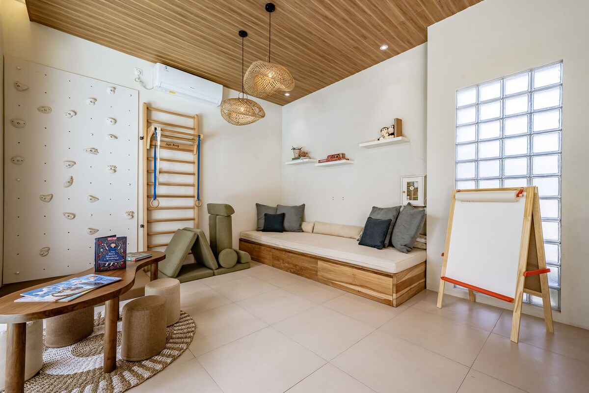 Villa in Uluwatu · ★4.85 · 4 bedrooms · 6 beds · 4.5 private baths, Airbnb-Vergleich