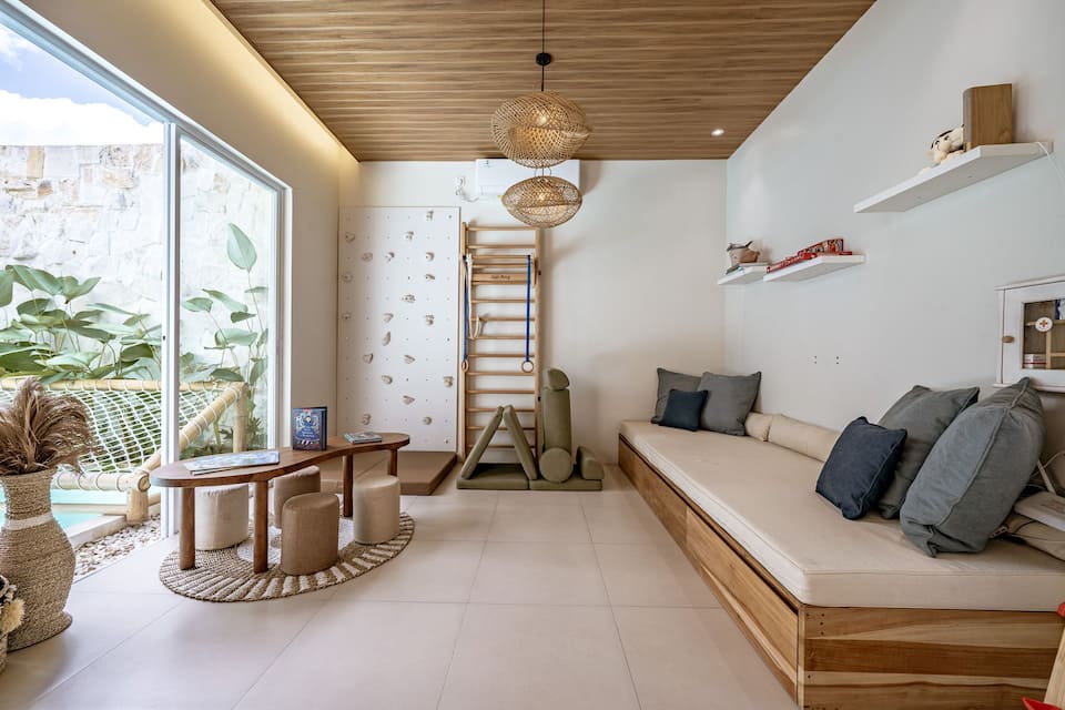 A family villa built around a climbing wall in Ungasan, Uluwatu, Bali, Indonesia, photo 10 of 10