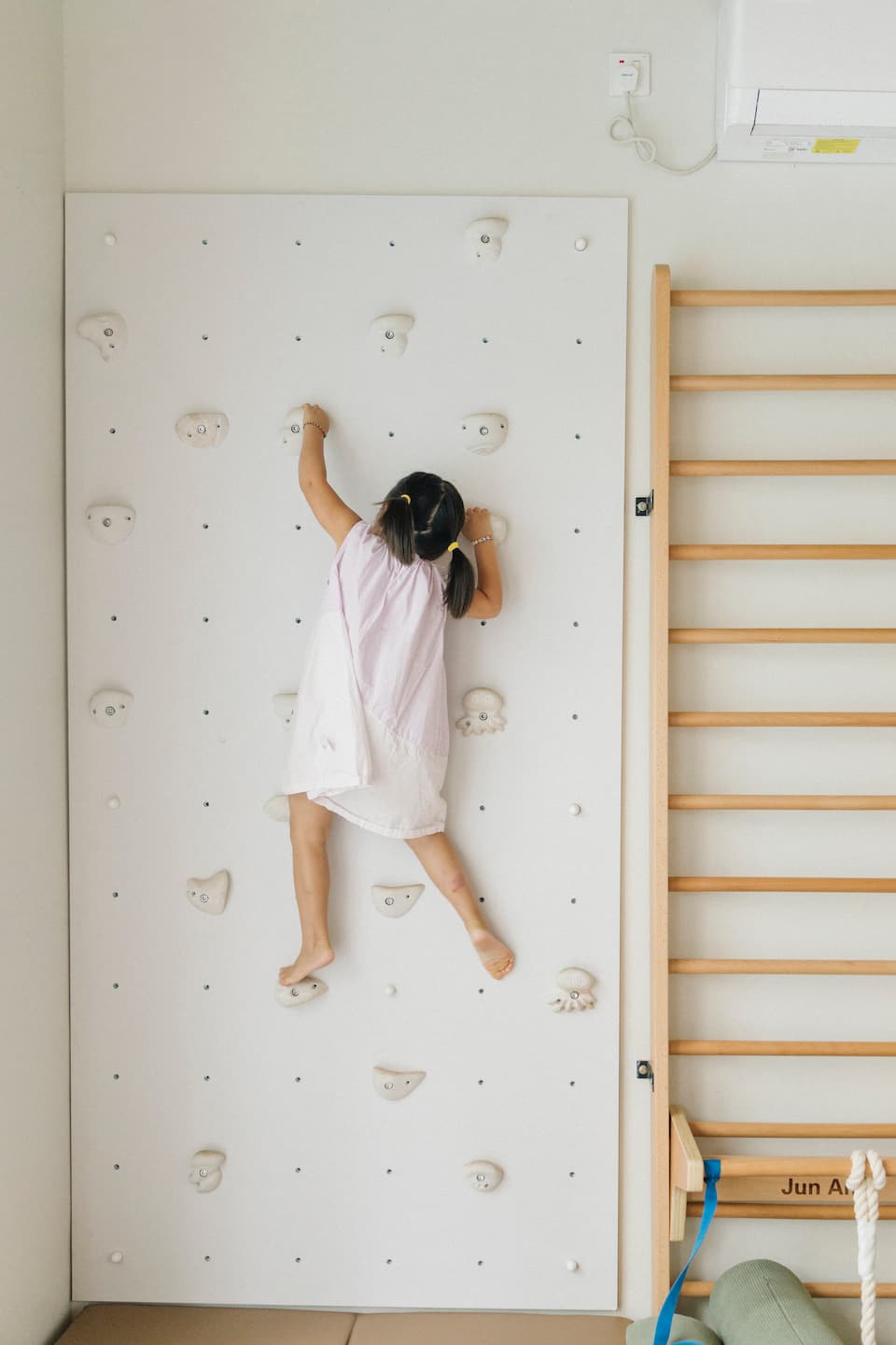A family villa built around a climbing wall in Ungasan, Uluwatu, Bali, Indonesia, photo 2 of 10