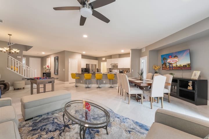 GameRoom| BBQ | Near Strip | Huge Backyard | Patio