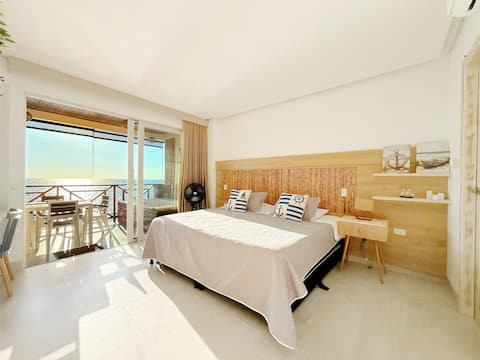 Pleasant oceanfront apartment with pool