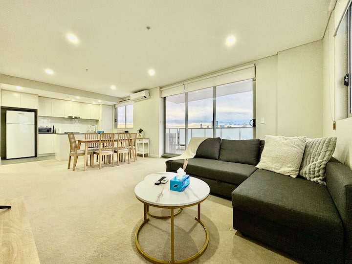 Bright 2bd W/ View & Parking | Merrylands - Parramatta