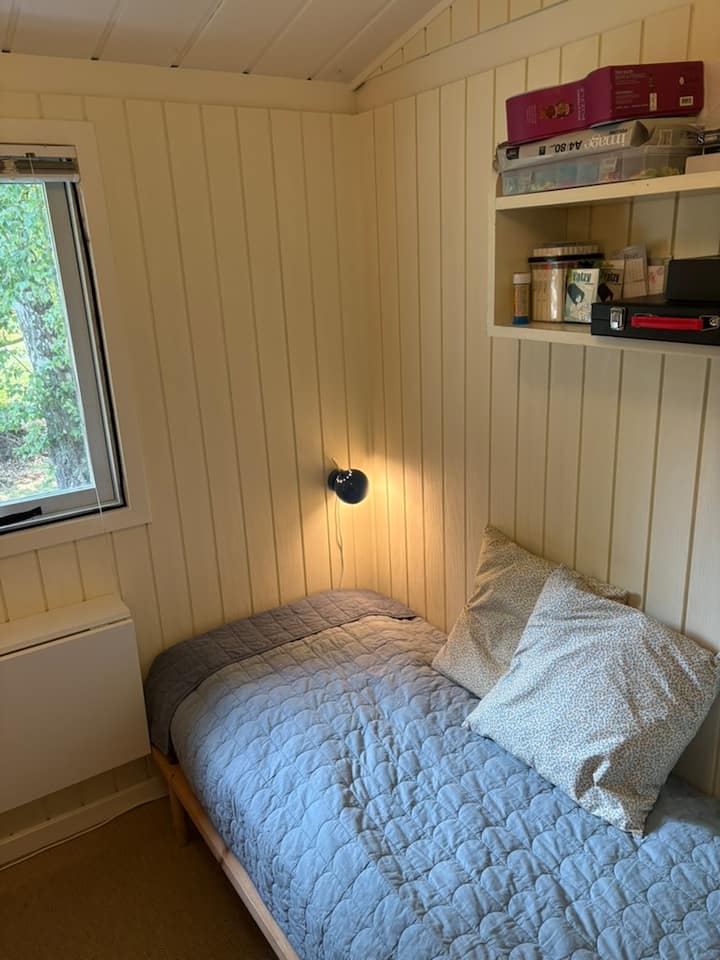 Ერთადგილიანი საწოლი 90 × 180 სმ.