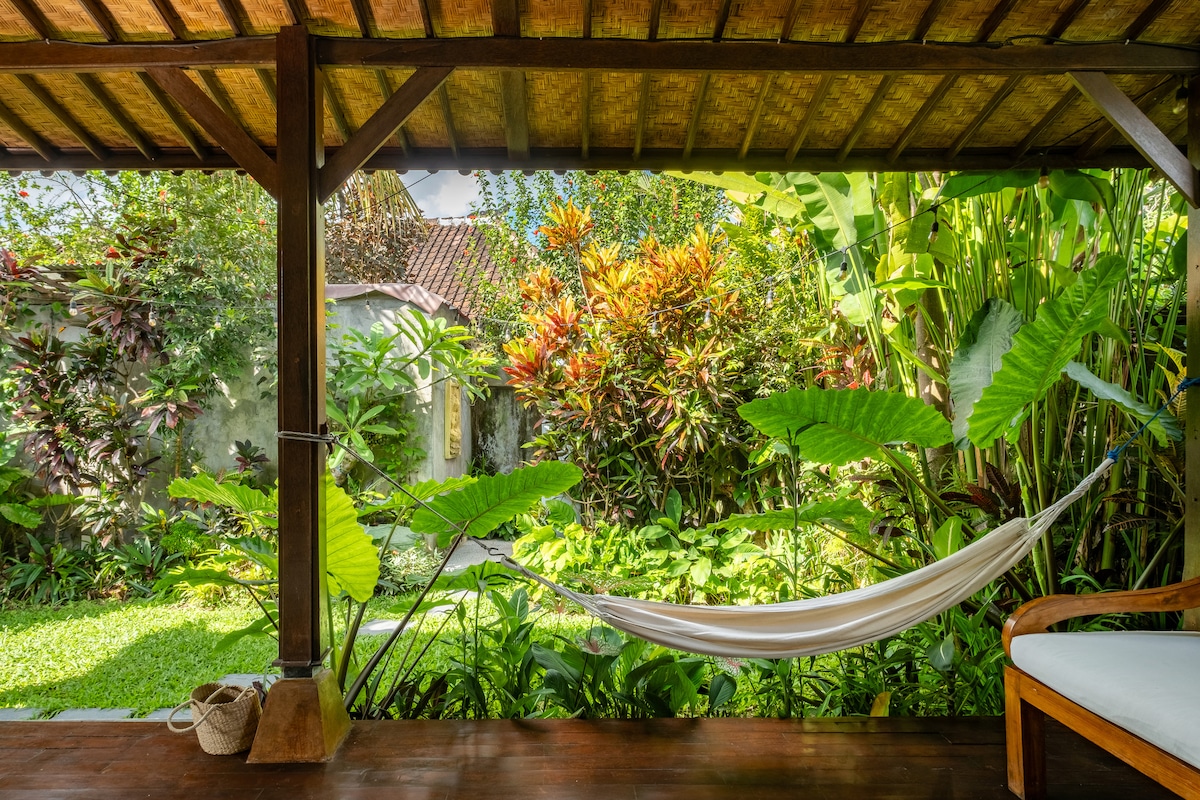 Villa in Ubud · ★4.7 · 1 bedroom · 1 bed · 1 private bath, Airbnb-Vergleich