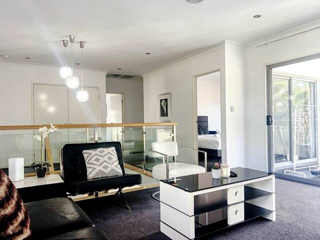 4 Ensuites|Patio Pool BBQ Billiards Media Room gallery image 5