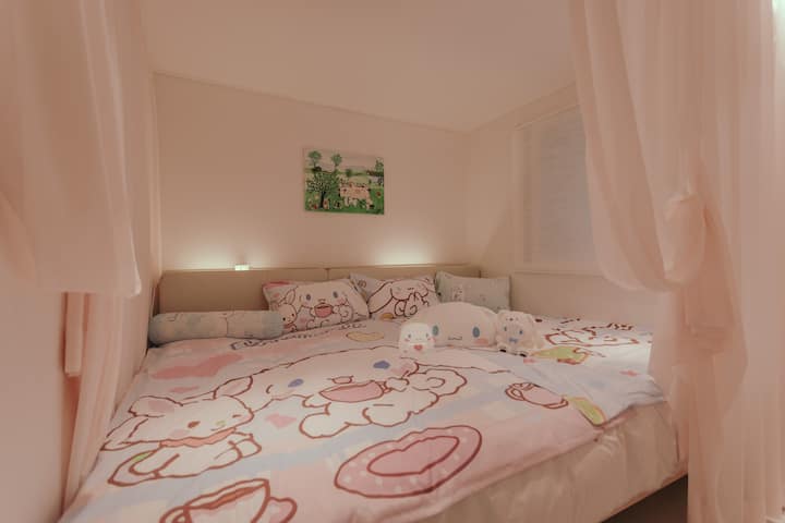 Постелнината на Sanrio, сакана од деца, е достапна! 
Ако побарате однапред, ќе ви помогнеме да го поставите:) Ако возрасните го сакаат тоа, испратете порака однапред! :D 