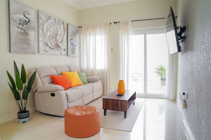Serenity On Sunset Ridge: 2 Br/2.5 Bathrooms Apt - Kingston