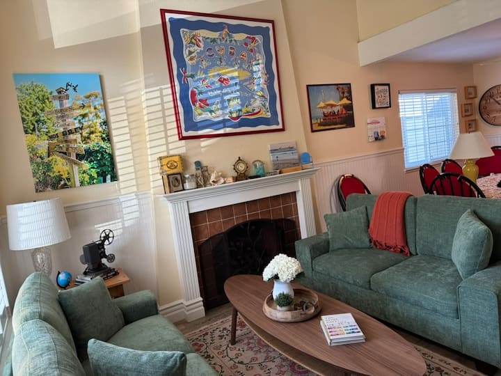 Casa De La Loma - A Cozy & Colorful Retreat - Rancho Santa Margarita, CA