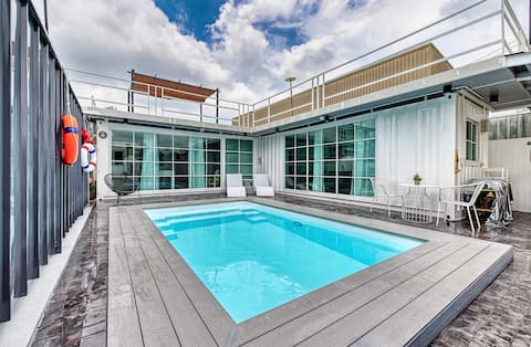 New Pool House 4 Bedrooms